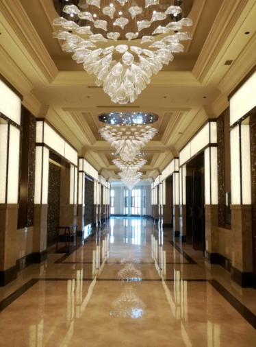 Decorative lighting pillar